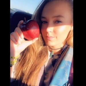 Meet your Posher, Madelynne